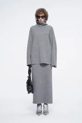 high-necked sweater with a loose silhouette