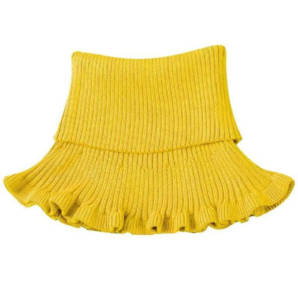 Knitted fake collar scarf with wooden ears