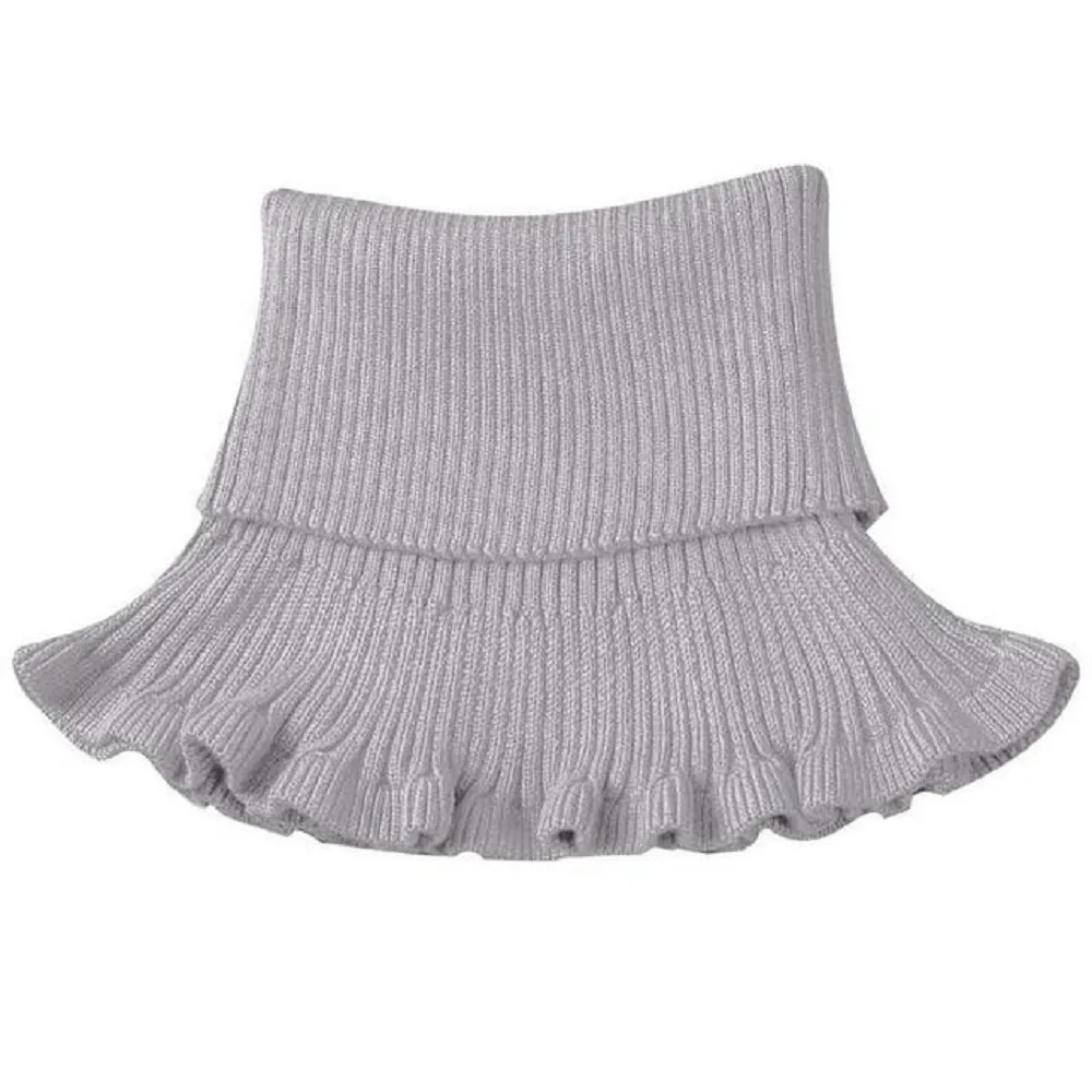 Knitted fake collar scarf with wooden ears