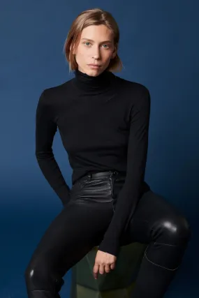 Majestic Soft Touch Long Sleeve Turtleneck CORE