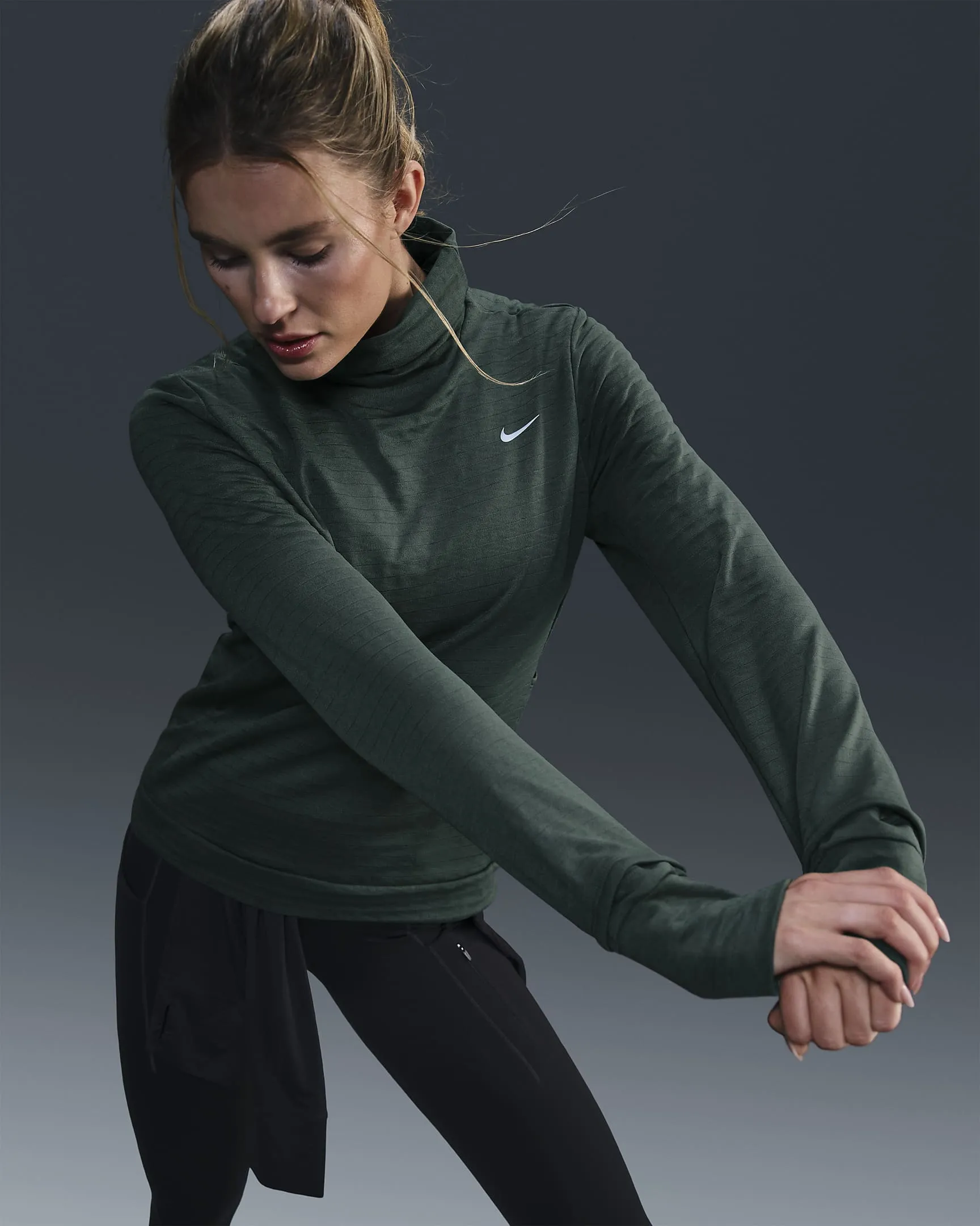 Nike Women's Therma-FIT Swift Element Turtleneck