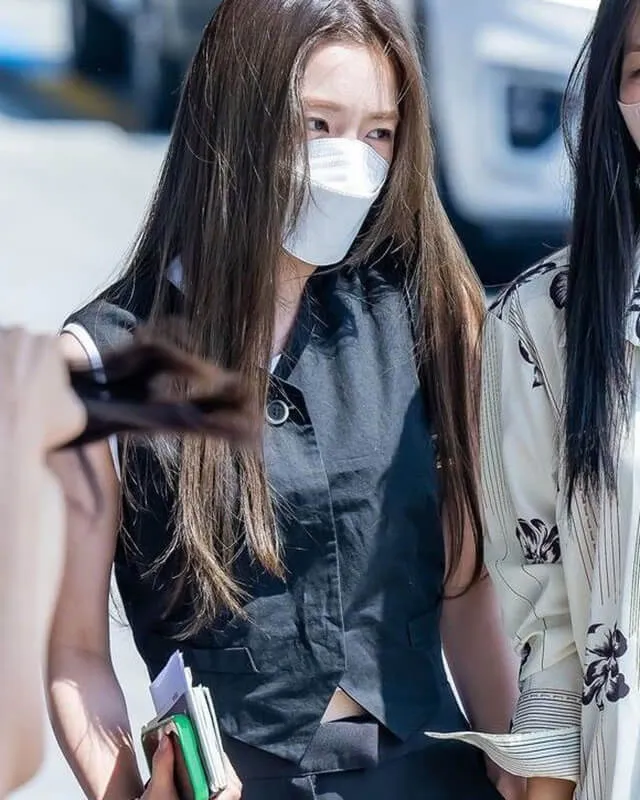 Red Velvet Irene Black Leather Vest