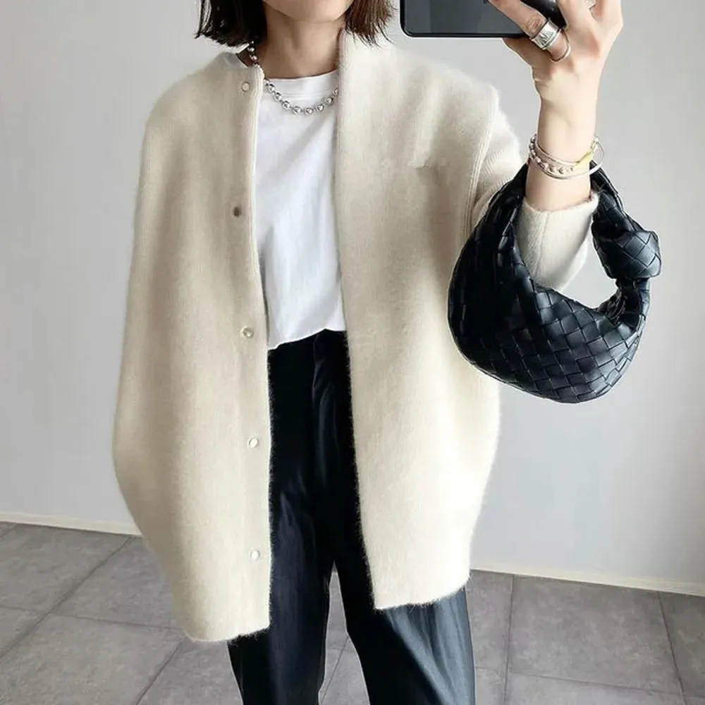 Whitney - Long sleeve cardigan with buttons.